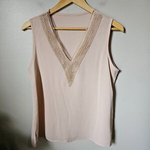 EUC LIKE NEW TAN V NECK LACED TOP SIZE M
